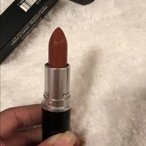 Mac lipstick in Whirl